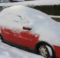zaśnieżony samochód